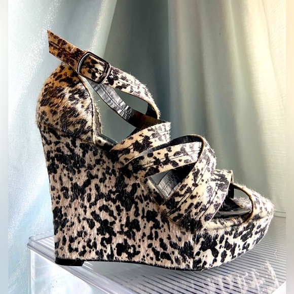 NWOT-Fun Shoes! wedge sandles, 6.5 Blk & White fur-cow print -Never Worn - Picture 1 of 10